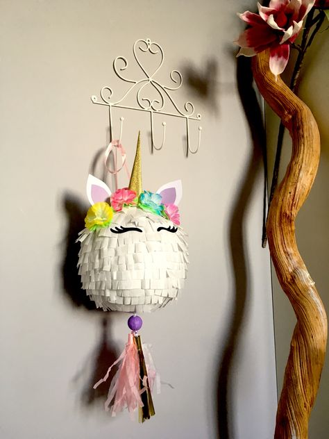 Unicorn pinata DIY, paper mache, unicorn birthday party, party for girls Unicorn Paper Mache, Unicorn Piñata Diy, Diy Unicorn Pinata, Balloon Pinata Diy, Ballon Pinata, Paper Mache Pinata, Diy Unicorn Birthday Party, Balloon Pinata, Diy Paper Mache