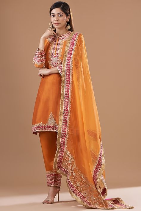 Orange Pure Silk Chanderi Embroidered Kurta Set Design by Sheetal Batra at Pernia's Pop Up Shop 2023 Sheetal Batra, Salwar Pants, Banarasi Brocade, Organza Dupatta, Indian Fashion Designers, Pernia Pop Up Shop, Silk Organza, Kurta Set, Salwar Suits