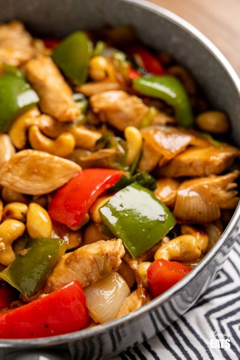 Low Syn Chinese Cashew Chicken - amazingly tender pieces of chicken in a delicious sauce with cashew nuts and vegetables. Dairy Free, Slimming World and Weight Watchers friendly. Chinese Cashew Chicken, Thai Cashew Chicken, Slow Cooker Cashew Chicken, Chicken Cashew Stir Fry, Cashew Recipes, Cashew Chicken Recipe, Spicy Cashews, Cashew Chicken, Nut Recipes