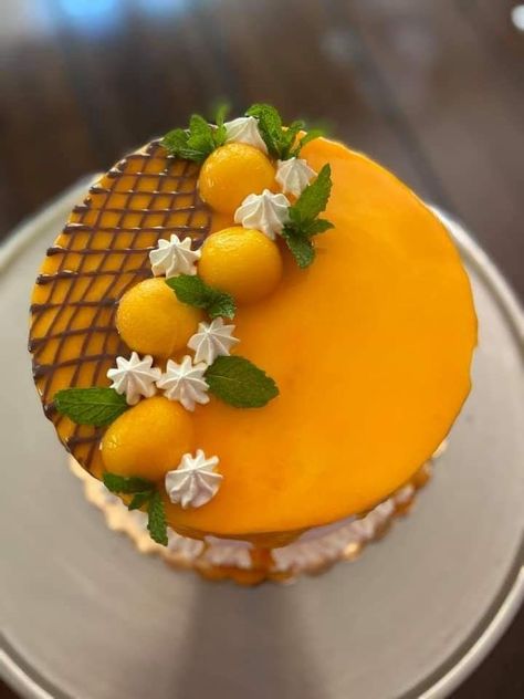 Mango Flavour Cake, Mango Cake Decoration Birthday, Mango Cake Design, Mango Cakes, Neopolitan Cake, Chocolate Pastries, Crust Designs, Pie Crust Designs, Fresh Fruit Cake