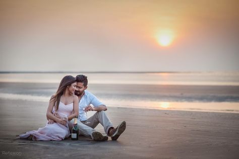 Beach Stills For Couples, Beach Side Pre Wedding Shoot, Post Wedding Photoshoot Beach, Pre Wedding Beach Photoshoot, Beach Side Photoshoot, Prewedding Photography Beach, Daylight Pictures, Beach Wedding Pics, Pre Wedding Photoshoot Beach