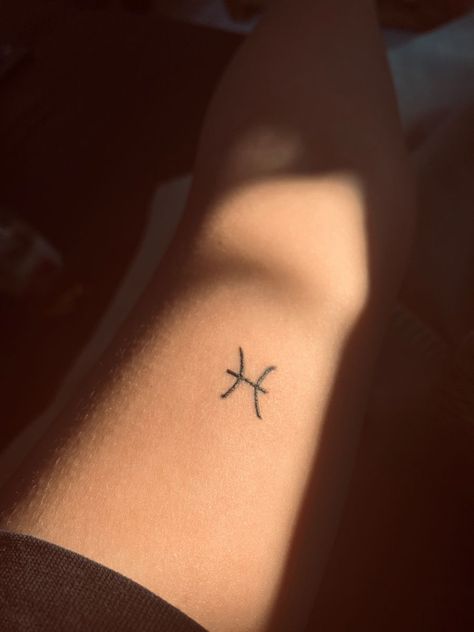 Pisces Tattoo Pisces Tattoo Ankle, Minimal Pisces Tattoo, Red Pisces Tattoo, Matching Pisces Tattoos, Small Pisces Tattoos For Women, Pisces Aesthetic Tattoo, Pices Tattoo Pisces Zodiac, Pisces Tattoo Minimalist, Pisces Tattoo For Men