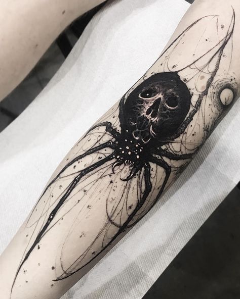 Creepy spider tattoo - blackwork tattoo Fear Tattoo, Tattoo Wallpaper, Harley Quinn Tattoo, Creepy Spider, Double Exposure Photography, Forearm Tattoo Design, Fantasy Tattoos, Creepy Tattoos, Spider Tattoo