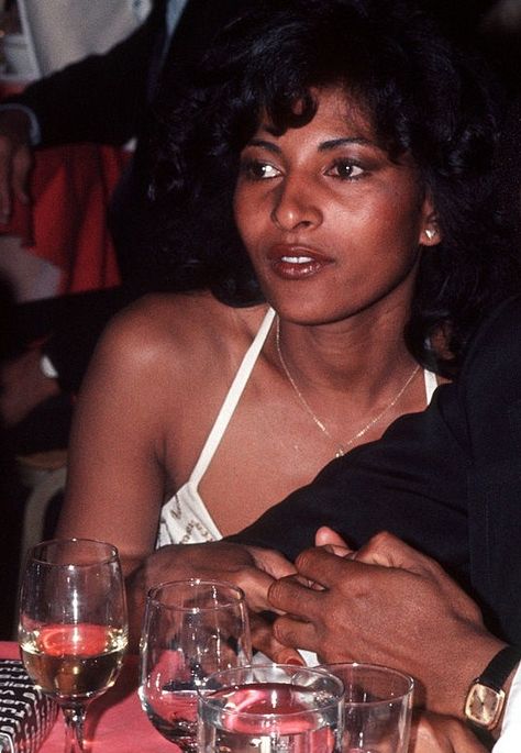 Pam Grier in Los Angeles, 1977 Foxy Brown Pam Grier, 70s Black Women, Pam Grier, Phylicia Rashad, Classic Actors, Jackie Brown, Black Glamour, Master Board, Foxy Brown