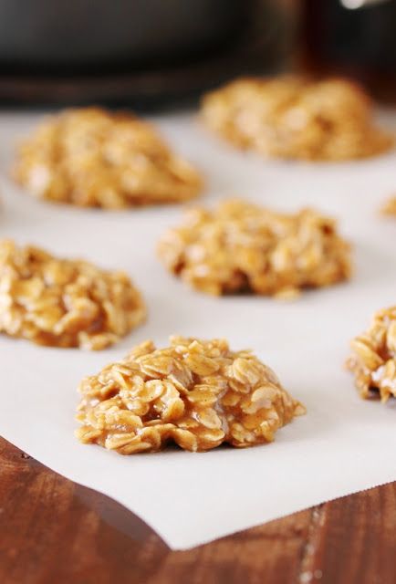 No Bake Maple Oatmeal Cookies, Maple No Bake Cookies, Baked In Vermont, Peanut Butter Cornflake Cookies, Banana Oat Cookies, Nutella Snacks, Easy Vegan Cookies, Maple Cookies, Easy No Bake Cookies