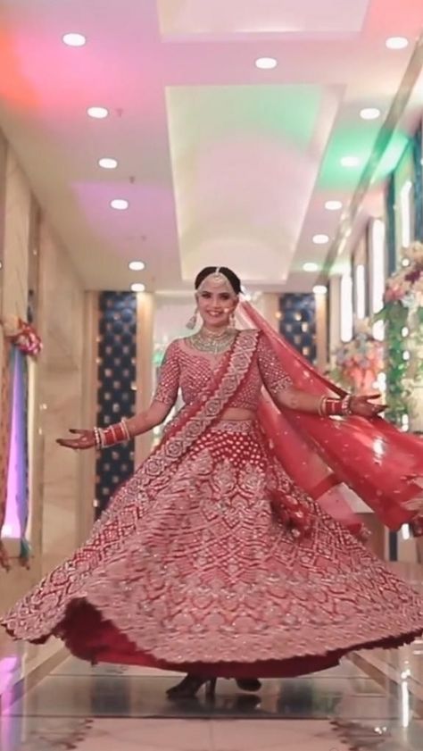 Red Lehenga Designs, Photography Ideas For Couples, Photography Poses For Couples, Best Bridal Lehenga, Indian Bride Poses, Indian Bride Photography Poses, Indian Wedding Poses, Red Bridal Dress, Latest Bridal Lehenga