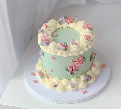 Simple Cake Design, Floral Cake Design, Bolo Vintage, Cakes Decorated, Mint Cake, Tea Party Cake, Vintage Birthday Cakes, Pastel Cakes, Beautiful Cake Designs