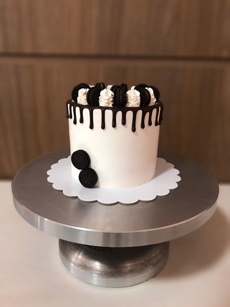 Oreo Drip Cake, Drip Cake, Drip Cakes, Cake Inspiration, Oreo, Cake Toppers, Cake