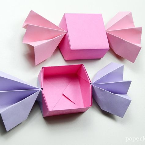 Square Origami Candy Box Instructions via @paper_kawaii Origami Candy Box, Origami Gift Bag, Origami Candy, Origami Box Tutorial, Paper Kawaii, Origami Cube, Origami Boxes, Diy Party Crafts, Origami Gifts