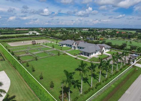 Here are some fantastic examples of horse farm layout for every acreage. From 5 acres to 50 acres, here are some creative ideas for horse farm layout. Horse Ranch Layout, Ranch Layout, Horse Farm Layout, Horse Themed Bedrooms, Dream Horse Barns, Farm Plans, Farm Layout, The Barnyard, Equestrian Facilities