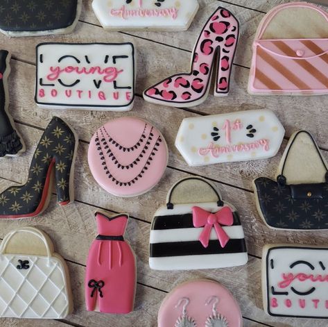 Shopping Bag Cookies Decorated, Boutique Cookies, Barbie Cookies, Chanel Cookies, 2023 Cookies, Designer Cookies, Shoe Cookies, Cookie Decorating Party, Hawaii Pictures