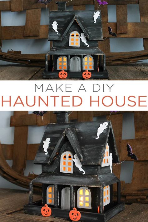 Mini Halloween House Diy, Haunted House Birdhouse Ideas, Birdhouse Haunted House, Diy Mini Haunted House Ideas, Bird House Haunted House, Diy Haunted Village, Paper Mache Haunted House, Haunted House Popsicle Sticks, Diy Halloween House Craft