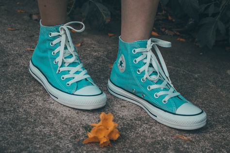 Turquoise Converse, Womens White Converse, Teal Converse, Converse Aesthetic, Converse Outfits, Cute Converse, Sneaker Outfits, Sneaker Trend, Blue Converse