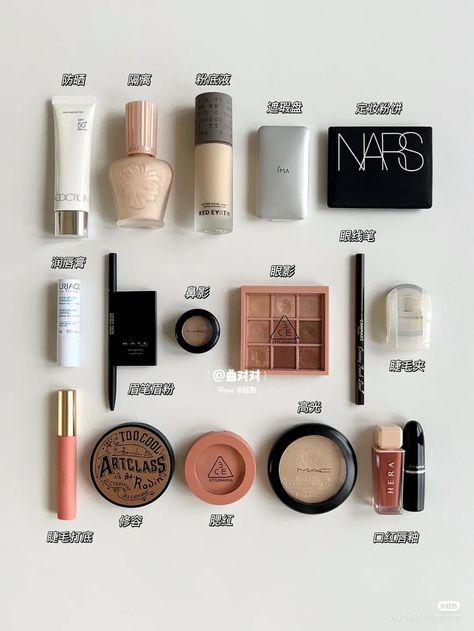 Minimalism Makeup Collection, Minimal Makeup Bag, Minimal Makeup Products, Minimal Makeup Collection, Minimalist Makeup Collection, Minimalist Makeup Bag, Project Pan, Japan Makeup, Makeup Materials