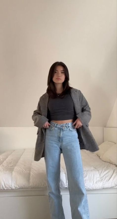 Jeans For School, Cold Aesthetic, Light Blue Jeans Outfit, Rock Star Outfit, Blue Jean Outfits, Basic Fits, Causual Outfits, Light Blue Jeans, Pinterest Outfits