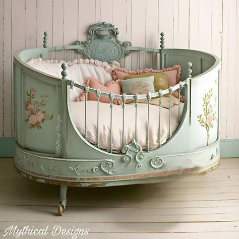 Baby Pram Decoration Ideas, Antique Baby Nursery, Antique Crib, Vintage Pram, Dolls Prams, Doll Beds, Green Decor, Wire Weaving, Baby Crib