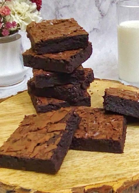 Chocolate Fudgy Brownies / Chocolate Brownie / Crinkle Top Brownie - At My Kitchen Semolina Cake Recipe, Cake Recipe Eggless, Tea Cake Recipe, Healthy Pies, Spiced Tea, Fudgy Brownie Recipe, International Desserts, Semolina Cake, How To Make Brownies