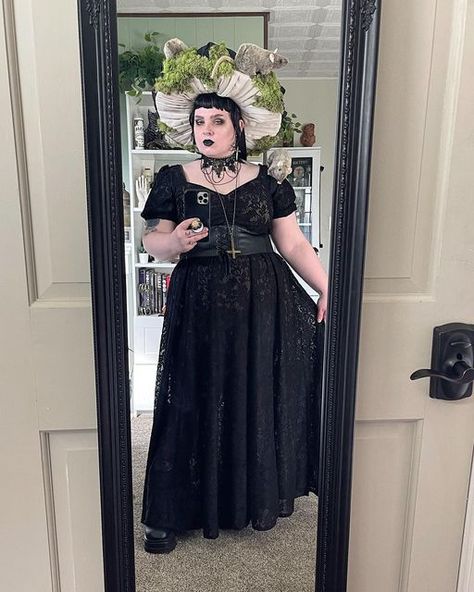 Vampire Costume Plus Size, Witchy Wedding Outfit, Plus Size Ren Faire, Plus Size Witch, Alternative Plus Size, Fantasy Core, Plus Size Alternative, Plus Size Goth, Ren Faire Costume