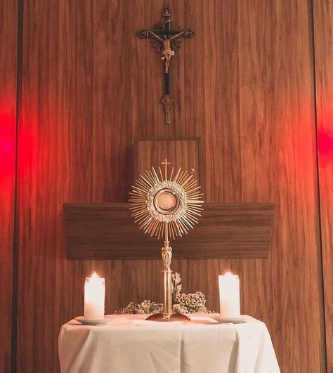 Christian Background Images, Holy Hour, Catholic Wallpaper, Altar Design, Eucharistic Adoration, Mother Mary Images, Catholic Pictures, Jesus Photo, Catholic Images