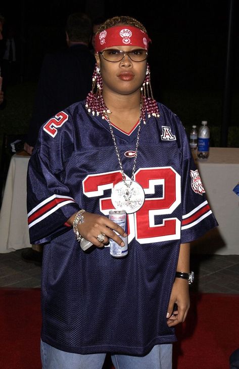 Da Brat 90s Fashion, Da Brat 90s, 2000s Theme, Hip Hop Wear, Da Brat, Dramatic Fashion, Midriff Top, Hip Hop Classics, Alt Clothes