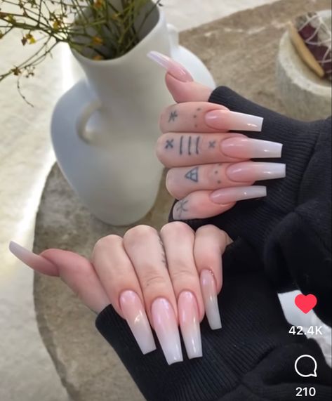 Chaun Legend French Ombre Elegant Nails, Chic Nails, Best Acrylic Nails, Beautiful Nails, Nail Inspo, Gel Nails, Acrylic Nails, Manicure, Nails