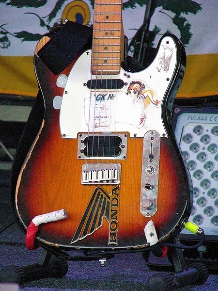 jonny greenwood's telecaster Sunburst Telecaster, Jonny Greenwood, Famous Guitars, Best Guitar Players, Guitar Rig, Guitar Obsession, Telecaster Guitar, Fender Guitar, Guitar Stuff