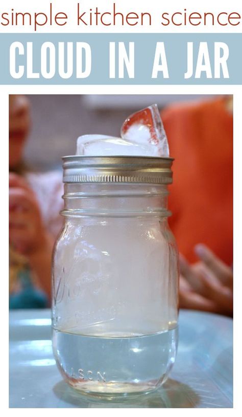 How To Make A Cloud In A Jar - science for kids. This is a fun and really simple science experiment for kids. Cloud Project, Cloud In A Jar, Water Unit, Kitchen Science Experiments, Science Experience, Kitchen Science, Kid Science, Simple Science, Kid Experiments