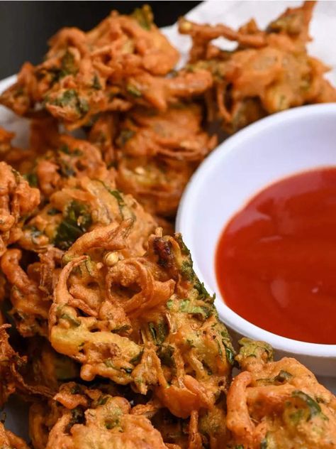 Kanda Bhaji, Onion Pakoda, Onion Fritters, Ramzan Special Recipes, Vegetable Pakora, Veg Snacks, Vegetable Snacks, Healthy Food Habits, Chicken And Cabbage