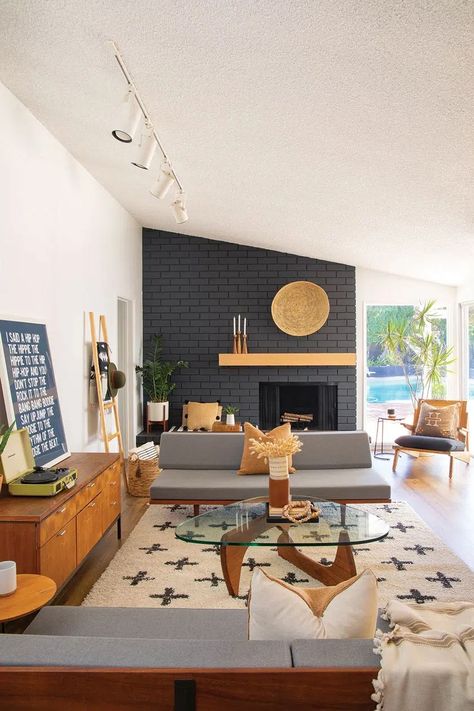 A 1959 Rossmoor Home Becomes a Family's Sanctuary - Atomic Ranch Midcentury Fireplace, Atomic Ranch House, Off Center Fireplace, Mid Century Modern Architecture, Ranch House Decor, Atomic Ranch, Mid Century Ranch, Eichler Homes, West Home