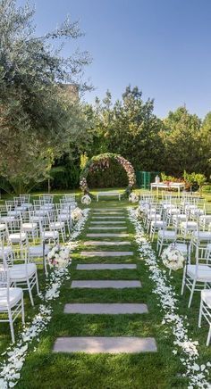 Simple Wedding Decorations Outdoor, Simple Outdoor Wedding Decor, Garden Ceremony Wedding, Ceremony Decorations Outdoor, Wedding Ceremony Decorations Outdoor, Garden Weddings Ceremony, Wedding Backdrop Design, Garden Wedding Decorations, Wedding Set Up