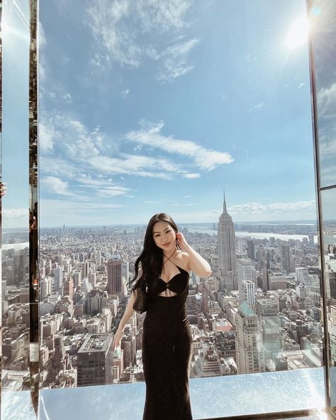 #summitonevanderbilt #nyc #skyline #empirestatebuilding #inspo New York Pictures, Nyc Skyline, Nyc Life, Studio Apartment Decorating, Apartment Decorating, Photo Pose, New York Travel, Nails Inspo, Usa Travel