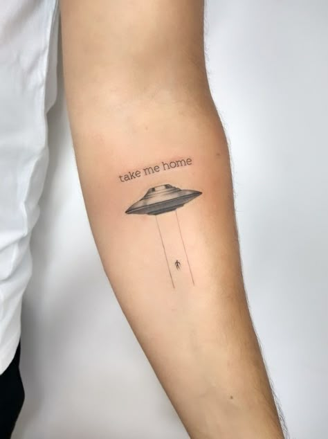 Alien Pizza Tattoo, Alien Hand Tattoo, Alien Minimalist Tattoo, Spaceship Tattoo Design, Alien Ship Tattoo, Small Ufo Tattoo, Ufo Tattoo Simple, Alien Spaceship Tattoo, Alien Tattoo Ideas