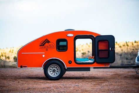 La plus pratique et mignonne mini-roulotte est enfin sur le marché! - Joli Joli Design Light Travel Trailers, Tiny Camper Trailer, Tiny Campers, Vw T3 Syncro, Lightweight Travel Trailers, Teardrop Camping, Teardrop Camper Trailer, Teardrop Campers, Tiny Trailers