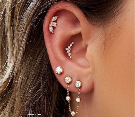 Ear Piercings With Conch, Flat Piercing With Conch, Flat And Conch Piercings, Conch And Flat Piercing, Conch Piercing Ideas, Conch Ear Piercing, Ear Piercings Conch, Flat Piercing, Jenner House