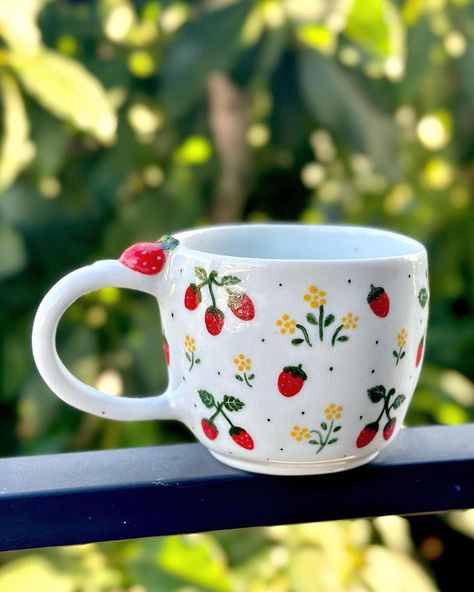 English porcelain yellow flower strawberry mug🍓🌼 up on my etsy shop now🌼🍓 #strawberrymug #strawberry #strawberryart #ceramicmug… | Instagram Pottery Painting Ideas Easy, Painted Strawberry, Strawberry Mug, Strawberry Coffee, Ceramic Cafe, Strawberry Art, Diy Pottery Painting, Mug Crafts, Easy Handmade