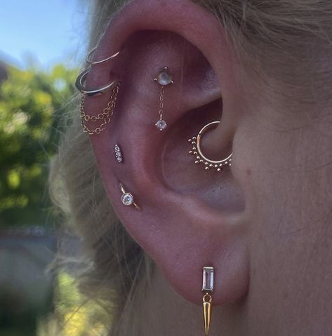 Took Piercing, Piercings 2023, Ear Setup, Piercing Curation, Piercing Aesthetic, Anti Tragus Piercing, Flat Piercing, Anti Tragus, Cool Ear Piercings