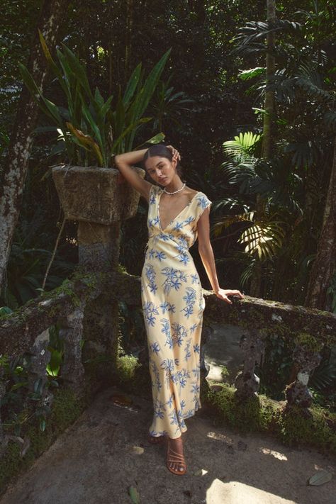 Dressy Casual Dresses Wedding, 2024 Wedding Guest Trends, Church Wedding Outfit Guest, Summer Cocktail Outfit, Dressy Casual Wedding Attire, Tropical Outfits For Women, Maxi Dress Aesthetic, Casual Wedding Guest Outfit, Casual Wedding Outfit Guest