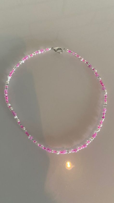 Pink And White Beaded Bracelets, Pink Bead Jewelry, Pink And White Beaded Necklace, Beaded Jewelry Pink, Glass Seed Bead Necklace Ideas, Aesthetic Seed Bead Jewelry, Pink Necklace Beaded, Cute Seed Bead Necklaces, Pink Seed Bead Necklace