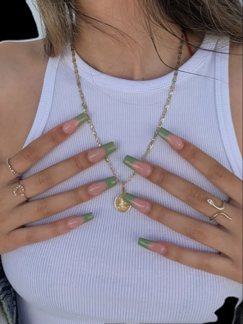 Uñas Y2k, Spring Nail Sets, College Nails, Nails Graduation, Green Acrylic Nails, Tapered Square Nails, Art Guide, Graduation Nails, Sassy Nails