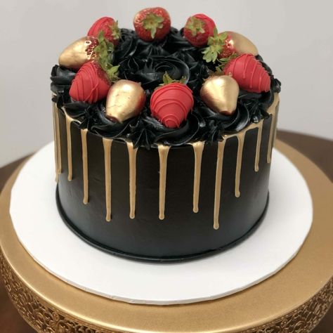 Black And White Drip Cake, Drip Cake With Strawberries, White Drip Cake, Rain Drop Cake, 50th Birthday Cakes For Men, Gold Drip Cake, Chocolate Dripping, Yogurt Covered Pretzels, Cake With Strawberries