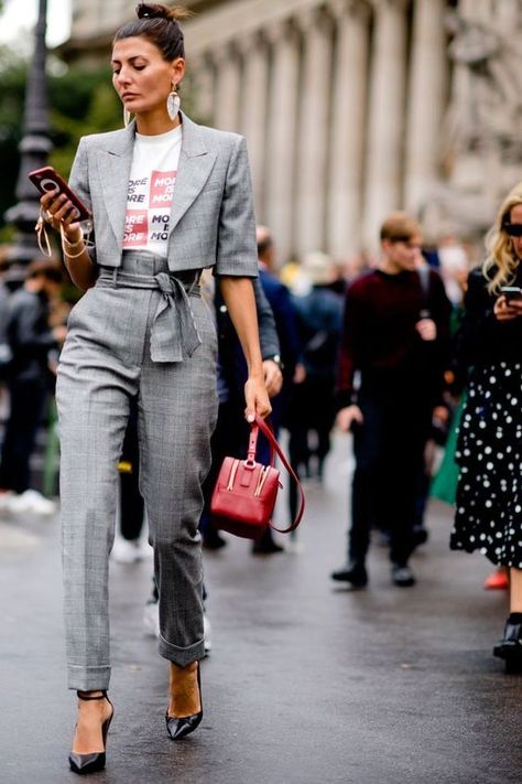 Ladies Trouser Suits, Walking Down The Street, Looks Street Style, Business Outfit, Looks Chic, Fashion Week Street Style, Chic Fashion, Work Attire, Outfit Casual