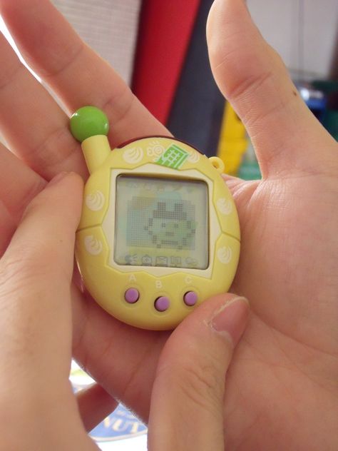 Kawaii Tamagotchi, Old Microphone, Laurie Anderson, Japan Kawaii, 90s Toys, Virtual Pet, Orlando Bloom, 90s Aesthetic, Lots Of Money