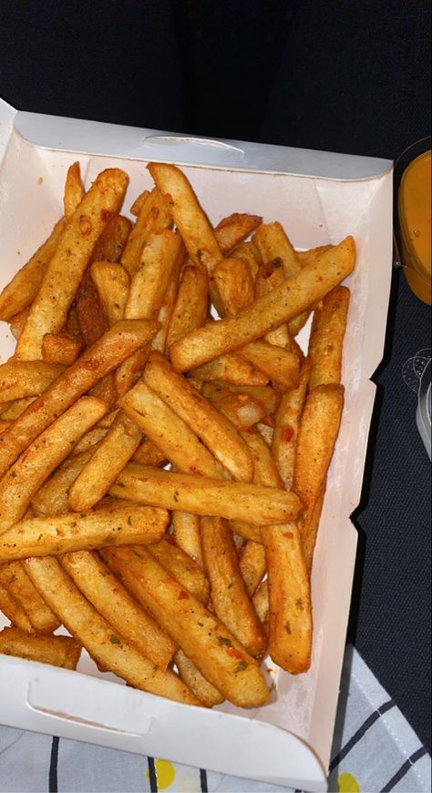 Fries 🍟 Fries Snapchat, French Fries Snap, French Fries Aesthetic, In Middle Of The Night, Night Eating Syndrome, Fries Potatoes, Profile Picture Wallpaper, Story Food, Western Looks