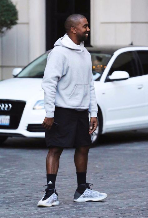 Yeezy Basketball, Kanye West Adidas Yeezy, Kanye Style, Yeezy Fits, Yeezy Shoes Outfit, Yeezy Quantum, Adidas Yeezy 750 Boost, Kanye West Outfits, Kanye Fashion