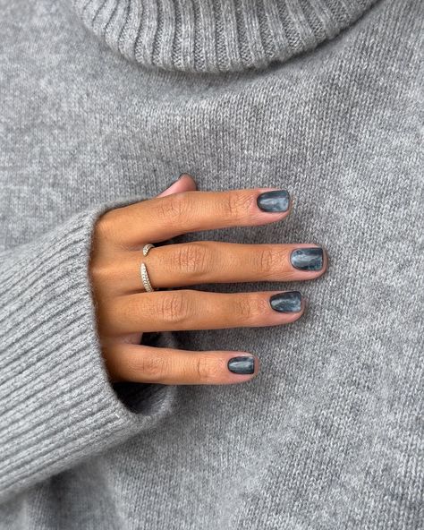 40 Simple and Sophisticated Nail Art to Inspire You 2024 Simple Nails, Minimalist Navy Nails, Fall Blue Nails 2024, Navy Blue Nail Designs 2024, Summer Nail 2024 Trends Blue, Natural Nail Shapes, Chic Nail Art, Natural Nail Designs, Nail Drawing