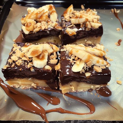 Banana Snickers Bars Recipe - Banana Snicker Bars, Banana Snickers Bar, Bunny Bait Recipe, Banana Snickers, Snicker Bars, Snickers Bars Recipe, Snickers Candy Bar, Banana Bars, Chicken Wrap Recipes