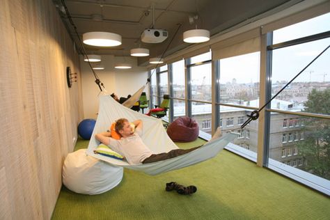 Put a hammock inside: Google Office in St Petersburg Google Office, Innovative Office, Creative Office Space, Cool Office Space, Coworking Office, Corporate Office Design, Corporate Office Decor, Office Space Design, Office Lounge