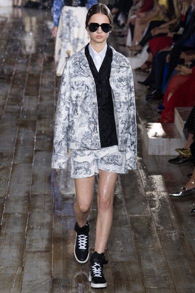 Dior 2019, Dior Cruise, Dior Dress, Fashion Week 2018, French Fashion Designers, Armani Prive, Ermanno Scervino, Fashion Show Collection, Vogue Paris