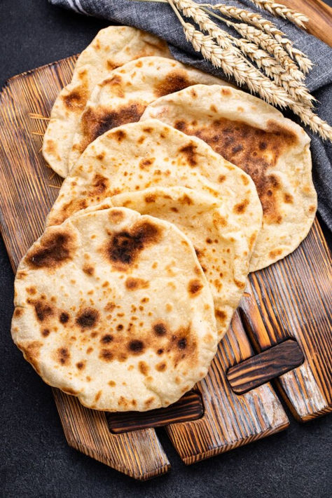 Michael Symon Pita Bread Recipe Healthy Pita Bread, Lebanese Flat Bread, Pane Pita, Homemade Pita Bread, Pita Bread Recipe, Pan Pita, Pain Pita, Pitta Bread, Flatbread Recipes