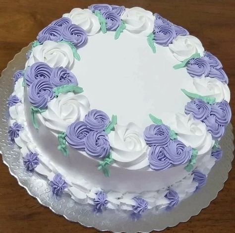 Buttercream Cake Designs Birthday, Round Birthday Cake Ideas, Pretty Cake Decorating, Round Cake Decorating Ideas, Simple Cake Designs Birthday, Simple Birthday Cake Designs, Round Birthday Cakes, Buttercream Cake Designs, Cake With Flowers